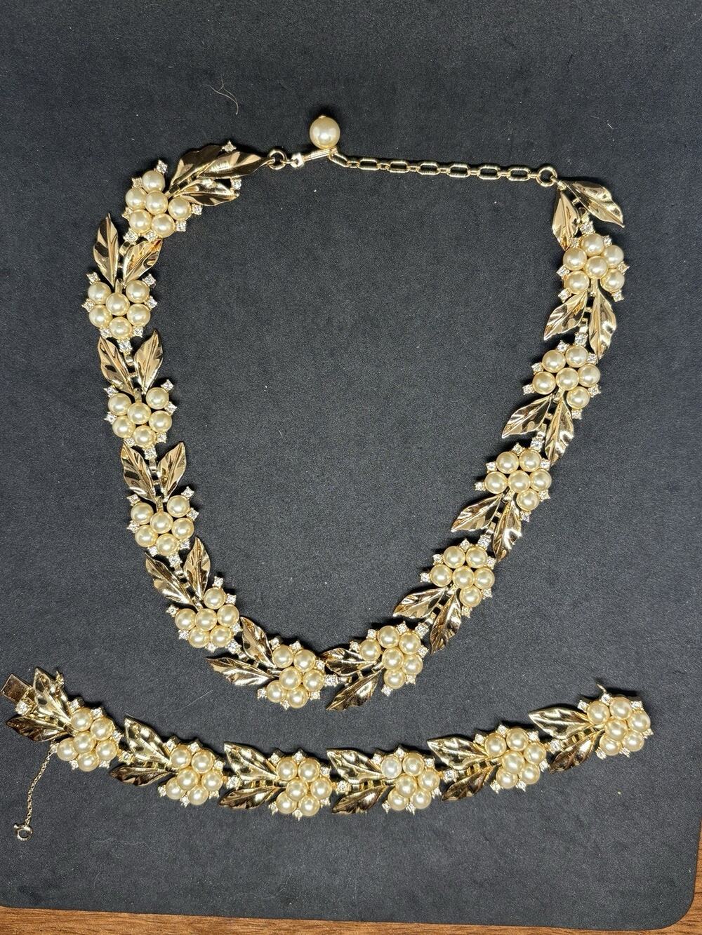 Vtg Crown Trifari Signed Pearl Rhinestone Gold Tone Leaf Necklace Bracelet Set